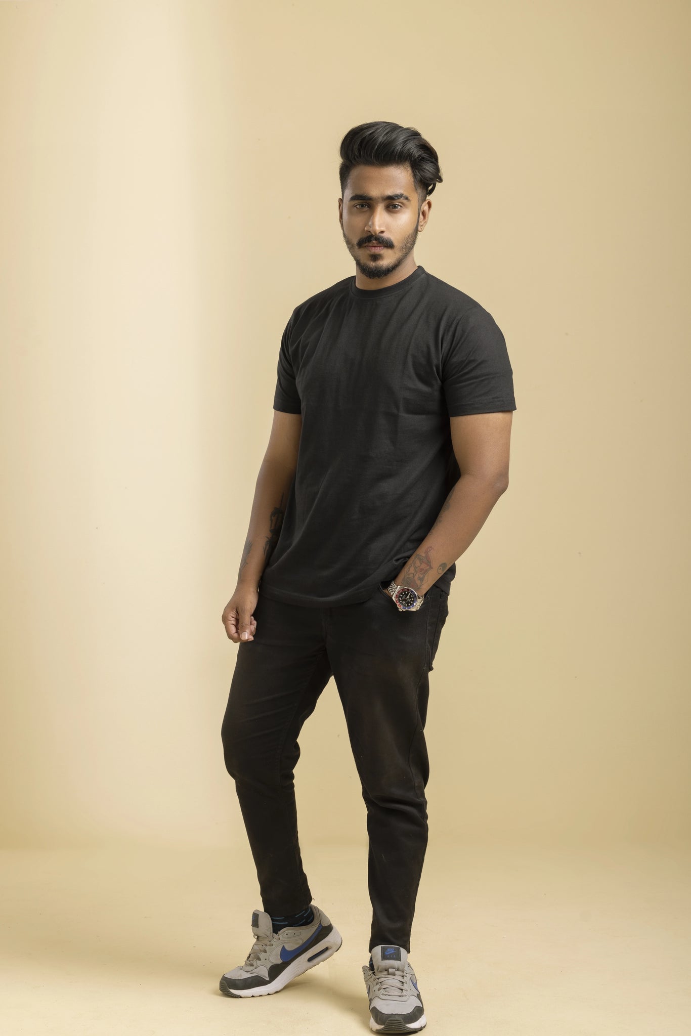 Half Sleeve - Men's Round Neck Black T-Shirt